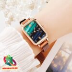 Mūsdienīgs sieviešu pulkstenis (zaļš un zelts)