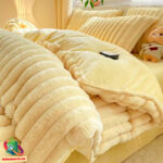 Комплект постельного белья из мягкого пушистого бархата — изображение 2